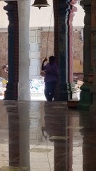 Hindutempel. Mit Eifer bei der Arbeit