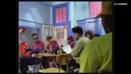 وفاة تروغوي عضو فرقة "دي لا سول" الموسيقية عن 54 عاما