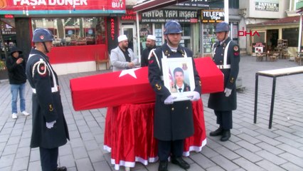 Depremde hayatını kaybeden astsubay son yolculuğuna uğurlandı
