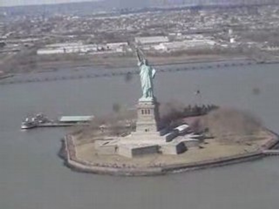 Statue de la Liberté, New York depuis un hélicopter