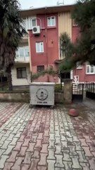 Görüntüler İstanbul'dan... Evinin kolonlarını videoya çekti: İşte bizim tabutumuz