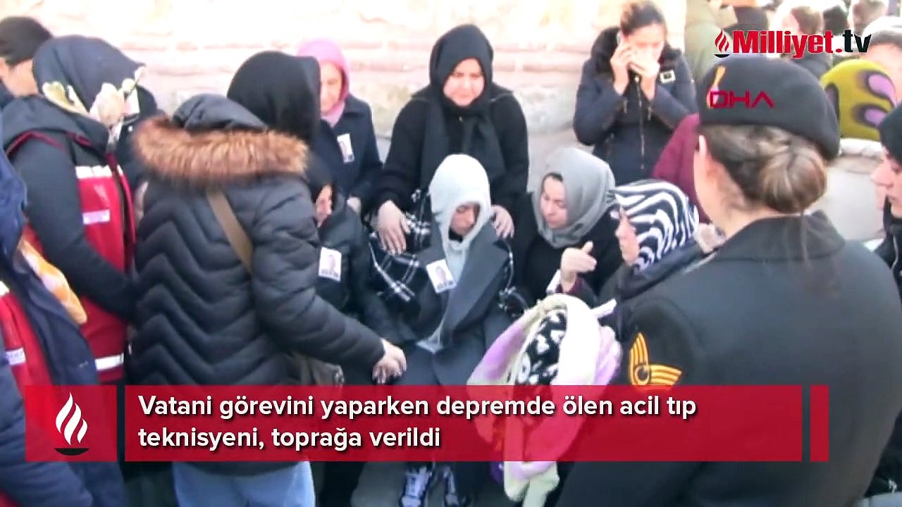 Vatani görevini yaparken depremde ölen acil tıp teknisyeni, toprağa verildi