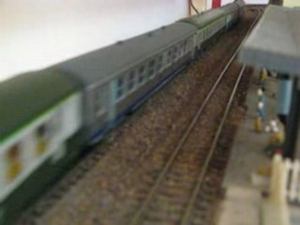 CC 72000 en voyage sur un TER  Jouef et Roco