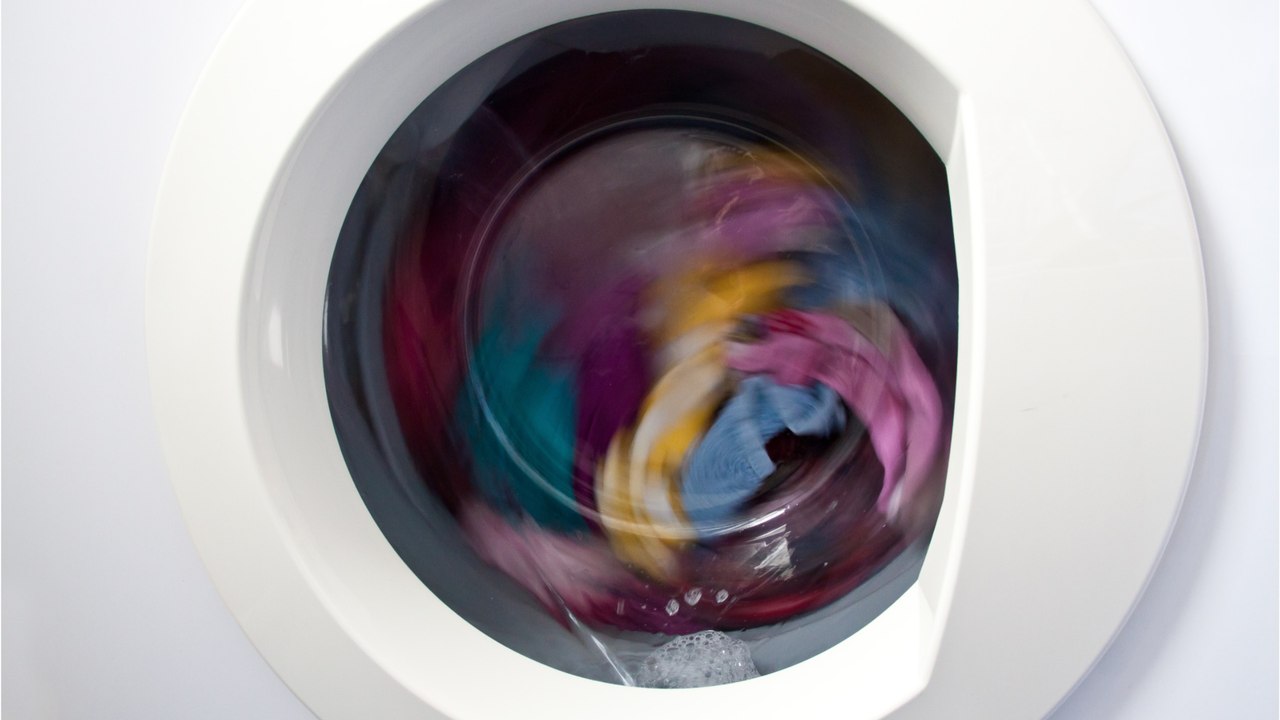 Strom sparen: Nur gut geschleuderte Wäsche in Trockner geben