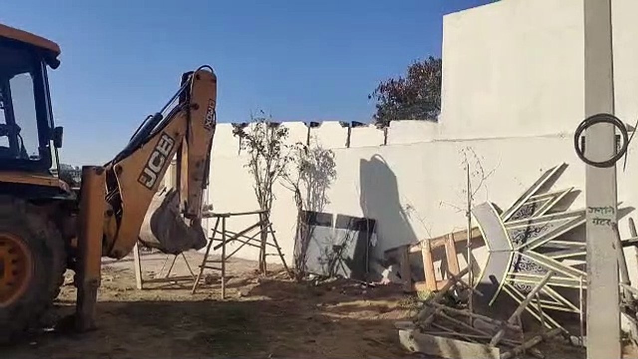 नौ करोड़ की 900 वर्ग गज जमीन कराई मुक्त, आठ वर्...