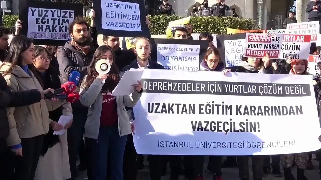İstanbul Üniversitesi öğrencilerinden 'uzaktan eğitim' protestosu: "Neden her kriz durumunda ilk vazgeçilen eğitim olmak zorunda!"