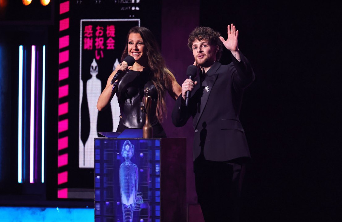 Ellie Goulding defends Tom Grennan after he was slammed for his BRITs boob joke