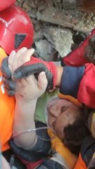 DEPREMDEN 182 SAAT SONRA GELEN MUCİZENİN ADI; 13 YAŞINDAKİ KAAN OLDU