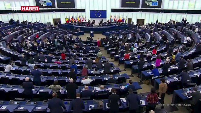 AP Genel Kurulu depremlerde hayatını kaybedenler için saygı duruşuyla açıldı