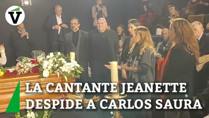 El emotivo adiós de la cantante Jeanette a Carlos Saura cantando 'Por qué te vas'