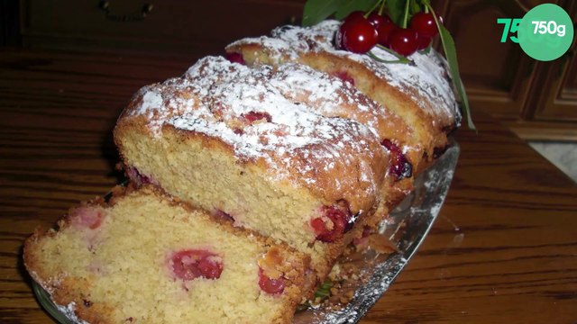 Cake moelleux aux cerises et aux amandes
