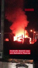 Casa pega fogo e mulher morre de infarto ao ver tudo destruído