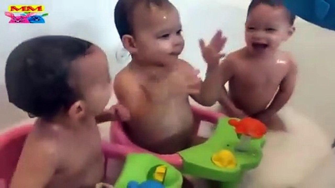 العرض الكوميدي الثلاثي اضحك
