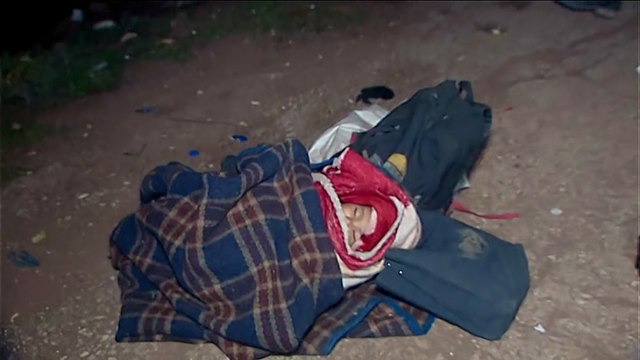 ينامون في العراء.. كاميرا الجزيرة ترصد حال عائلات شرّدها الزلزال في سوريا