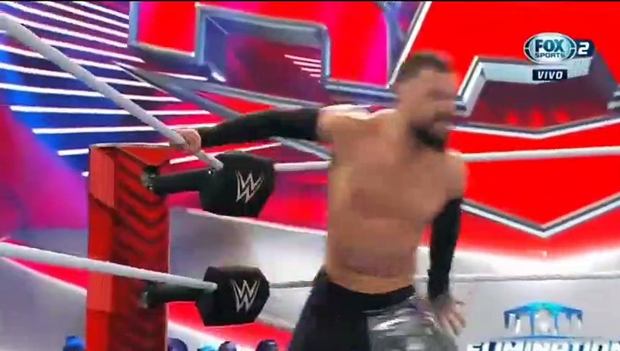 Rhea Ripley ataca a Beth Phoenix - WWE Raw 13/02/2023 (En Español)