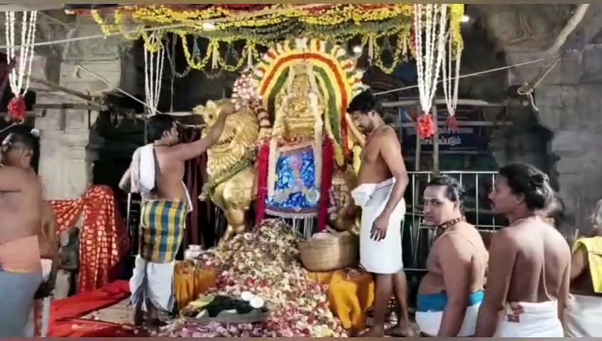 15 ஆண்டுகளுக்குப் பின்னர் தங்க கவசத்துடன் சிம்மவாகனத்தில் எழுந்தருளிய சமயபுரத்தாள்!