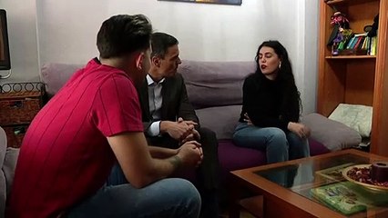 'Producciones Moncloa' ataca de nuevo con otro 'ciudadano fake' para que Sánchez presuma de la subida del SMI