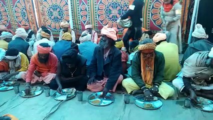 गुरमुख सम्मेलन में संतों ने किया लंगर, दूर दूर से आए संत महात्मा, देखें वीडियो