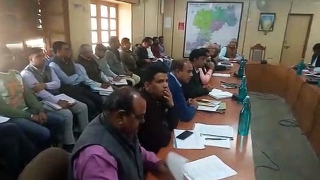 कलक्टर ने अ​धिकारियों को मीटिंग में ये दिए कडे निर्देश