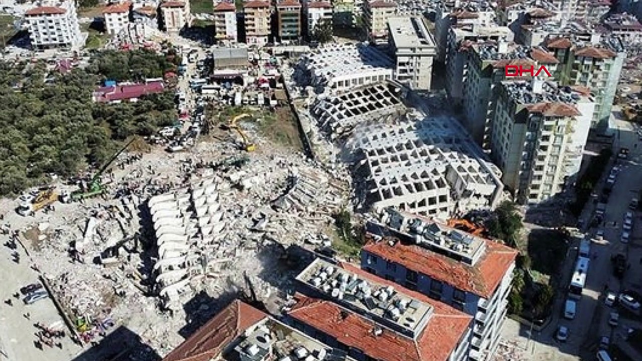 Cennetten köşe böyle cehennem olmuş: Çatlak var dedim, bana güldüler