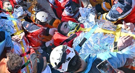 Umut hâlâ var: Enkaz altından 199 saat sonra çıkarıldı