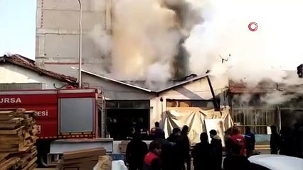 Fırın küreği imalathanesi yangında küle döndü