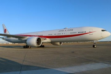 DEPREMZEDELER İÇİN 15 TON TIBBİ EKİPMAN TAŞIYAN JAPON UÇAĞI ADANA'YA İNİŞ YAPTI