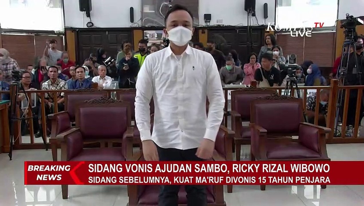 BREAKING NEWS - Tok! Majelis Hakim Vonis Ricky Rizal dengan Hukuman 13 ...