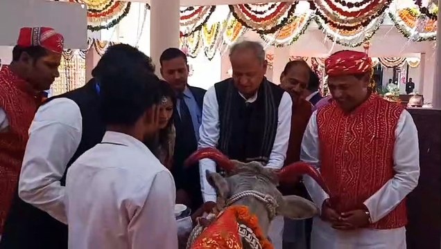 बारां के निकट बड़ां बालाजी मंदिर के पास हुआ है निर्माण, जाते समय हेलिकॉप्टर हुआ खराब, सड़क मार्ग से कोटा रवाना