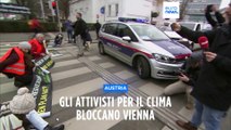 Austria: attivisti per il clima bloccano il centro di Vienna
