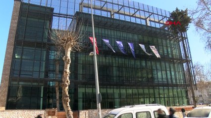 Belediye binası yıkıldı, AB mevzuatına göre yapılan binanın camları bile kırılmadı