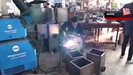 Bilecik'te öğretmen ve öğrencileri depremzedeler için soba üretiyor