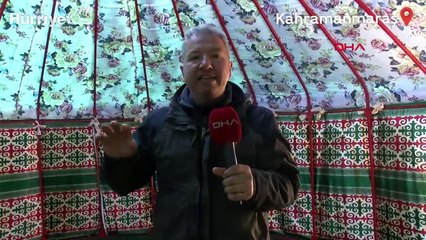 Depremzedeler için geleneksel Kırgız çadırları kuruluyor