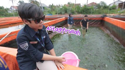 Adhiyat Makan Lele Hasil Tangkapannya Sendiri!