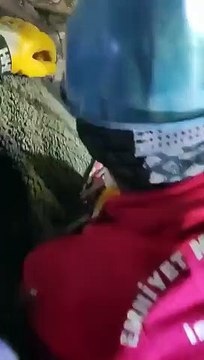 Kurtarma görevlisinden enkaz başında tekbir getirenlere tepki: Ya bir bağırmayın durun!