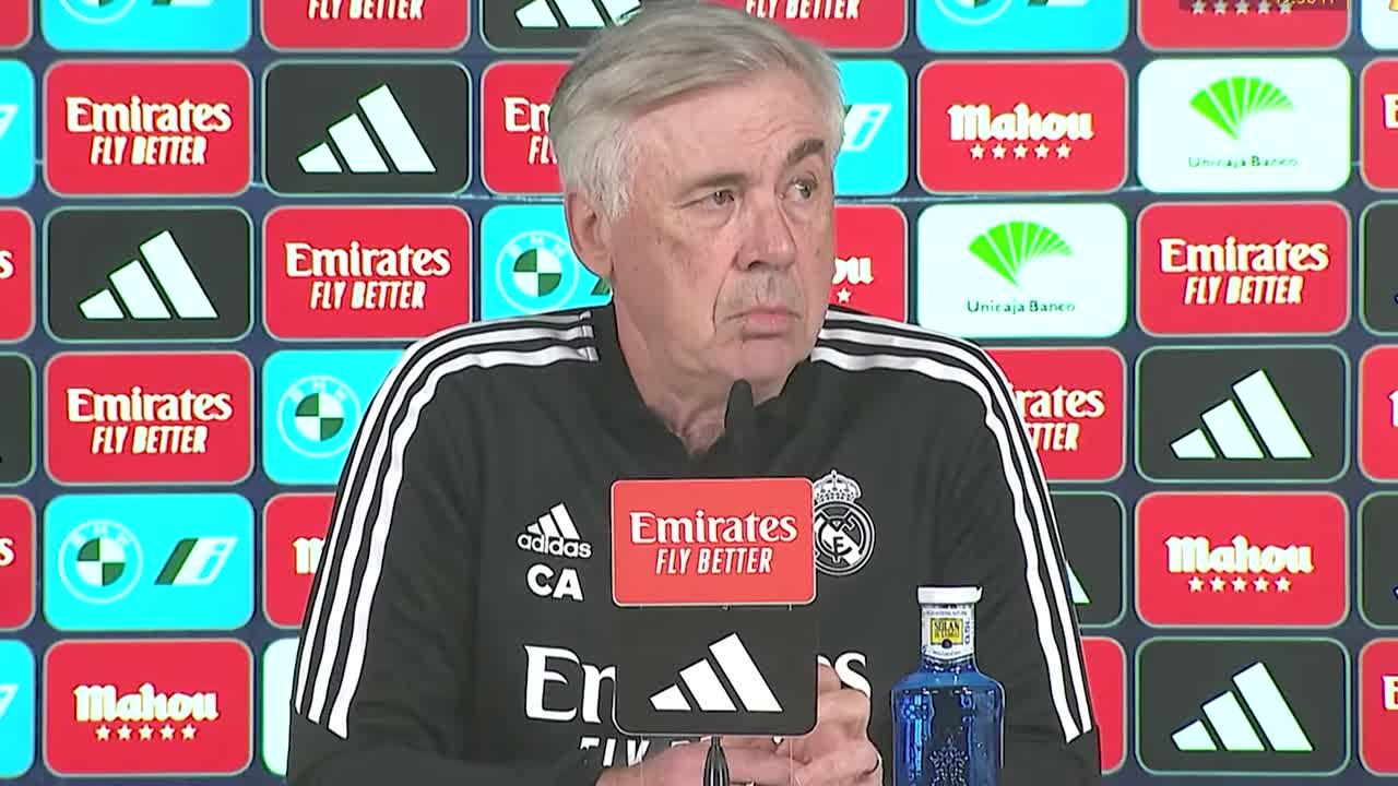La incredulidad de Ancelotti cuando le preguntan por la ausencia de Vinicius en la lista FIFPro
