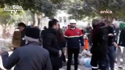 Yıkılan hastanenin enkazına 9 gün sonra gelen AKP'li başkana yurttaşlardan tepki