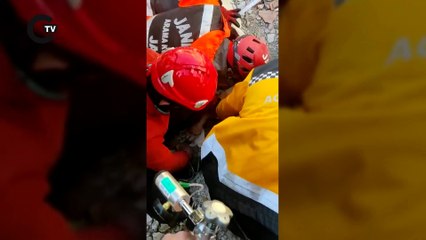 Ayşegül Bayır İsa Apartmanı enkazından 205.saatte kurtarıldı