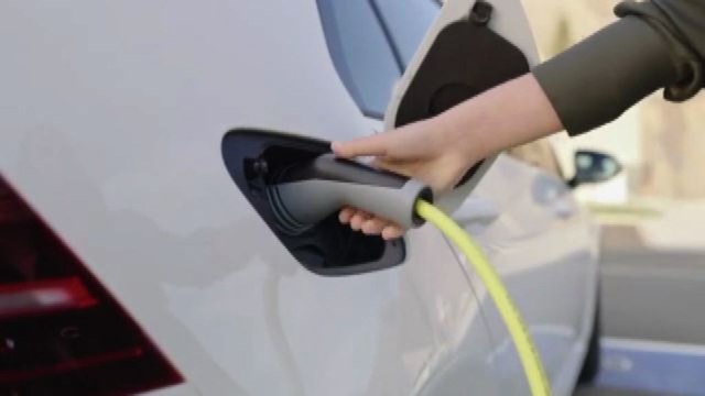 Dal 2035 in vendita solo auto a emissioni zero, passa la legge Ue