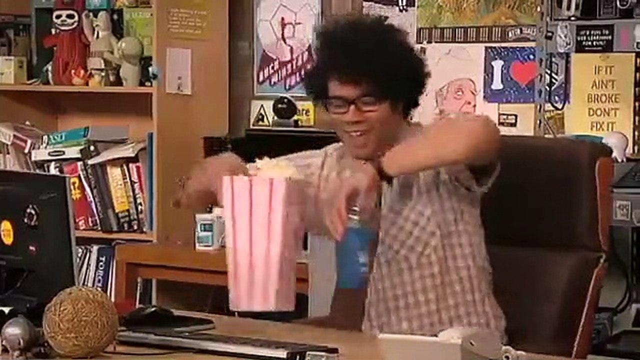 The IT Crowd - Se4 - Ep03 - Something Happened HD Watch
