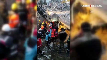 Adıyaman'da mucize! 12 yaşındaki Berat Yücel, 207 saat sonra çıkarıldı