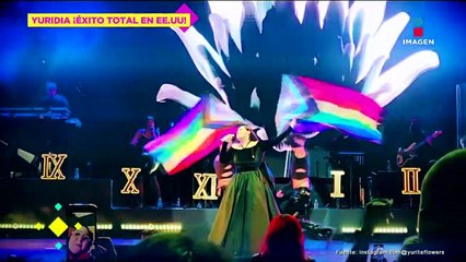 '¡No estás sola!' Fans de Yuridia durante concierto