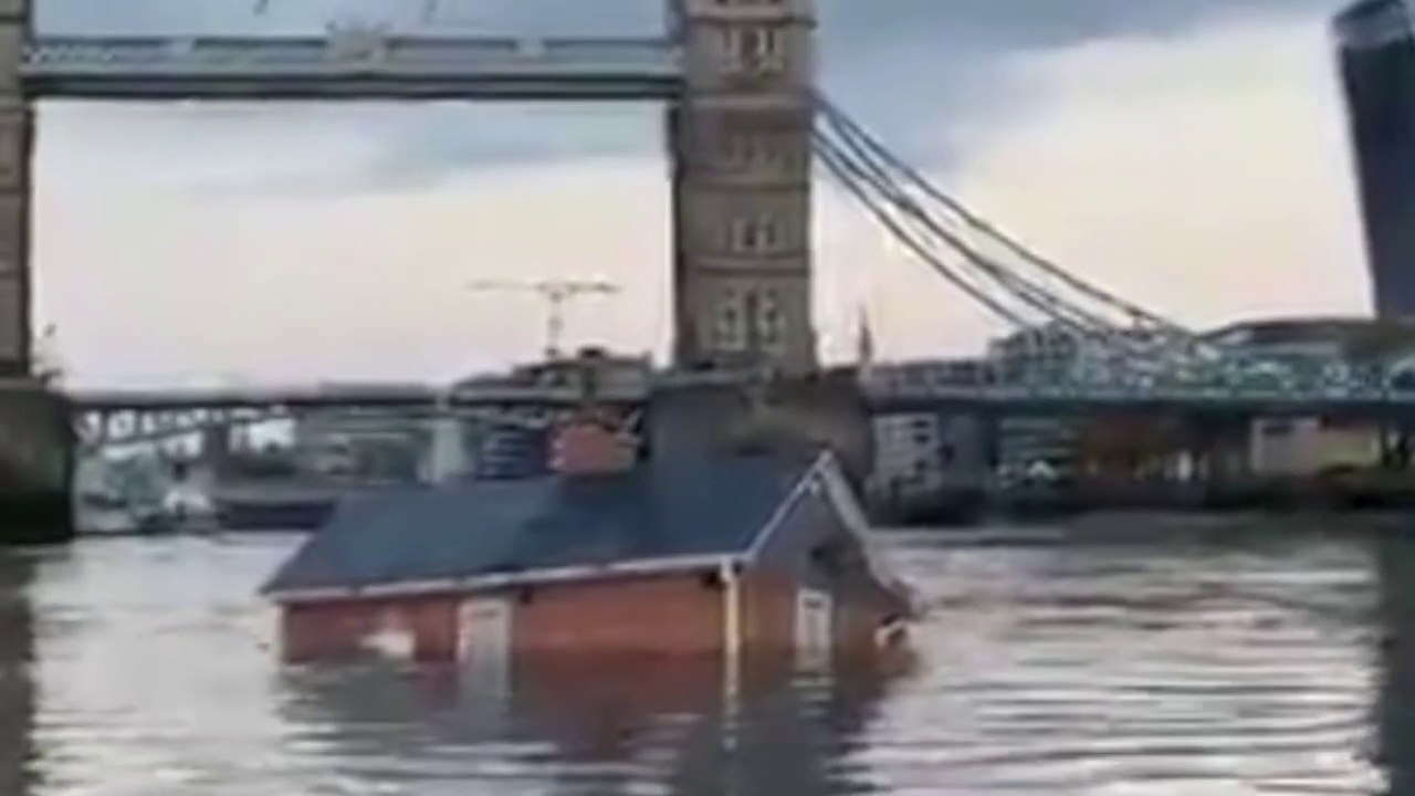 The heaviest waves hit the shores of Great Britain! Red Level Announced!