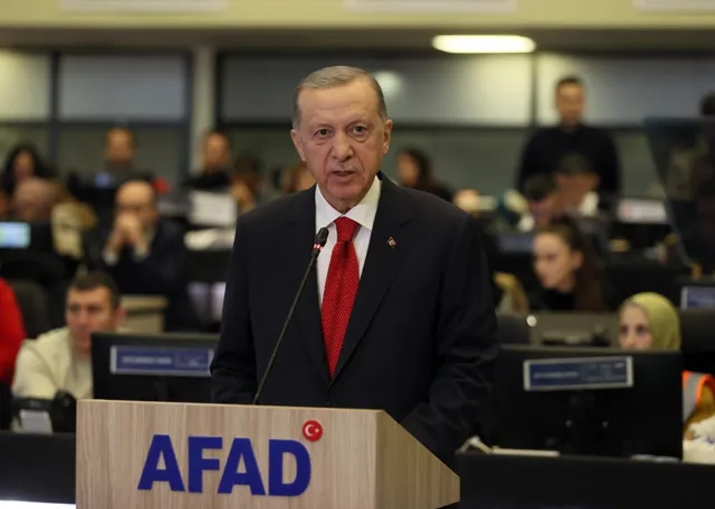 Cumhurbaşkanı Erdoğan: Depremde hayatını kaybedenlerin yakınlarına acil ihtiyaçları için 100 bin lira nakdi yardım yapacağız