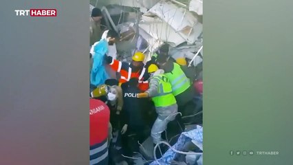 12 yaşındaki Berat 207 saat sonra enkazdan çıkarıldı