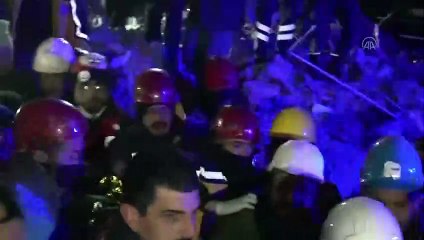 77 yaşındaki Fatma Güngör, depremin 212. saatinde kurtarıldı