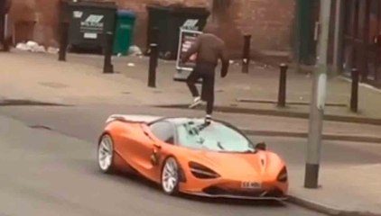 Dono de McLaren filma homem pulando no teto de seu carro avaliado em R$ 1.4 milhão