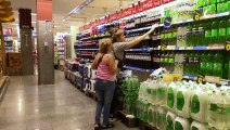 Voluntarios controlan precios en Argentina en enésimo intento contra la inflación