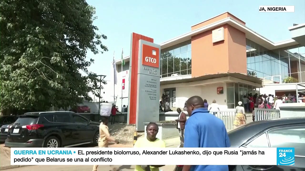 Nigeria: caos en los bancos por demanda exagerada de billetes nuevos