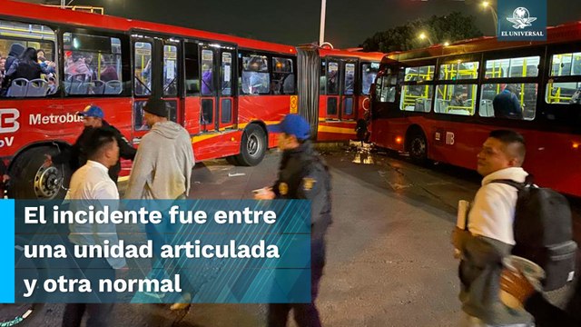 Chocan dos unidades de Metrobús en Reforma e Hidalgo